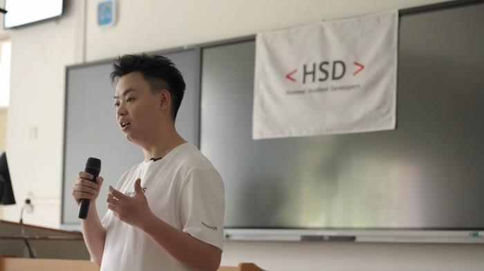 在一平方厘米敲出鸿蒙新世界，原来你是这样的“当鸿青年”！