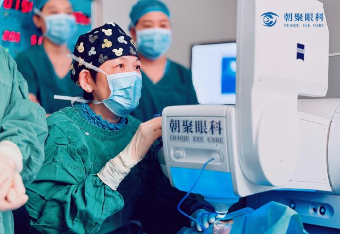 杭州朝聚眼科医院完成浙江首例新全飞10秒扫描SMILE Pro手术