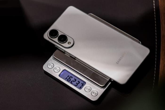 体验三星Galaxy S25 Edge 超轻薄旗舰风潮由此开启