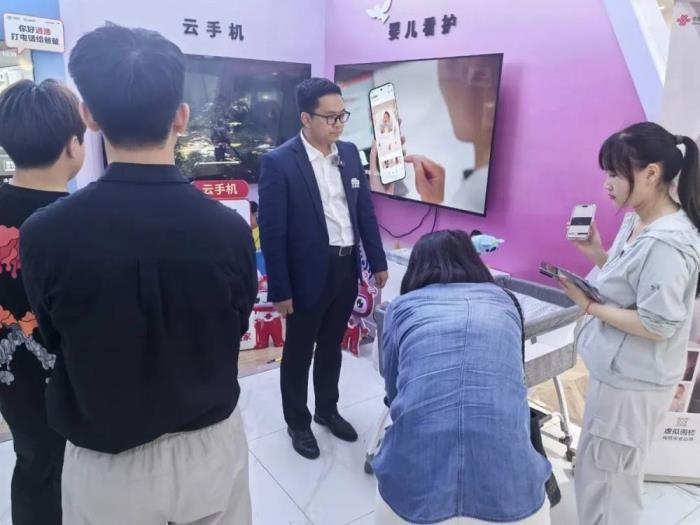华为G7宝宝看护器首次亮相山东联通，用AI开启家庭育儿新体验