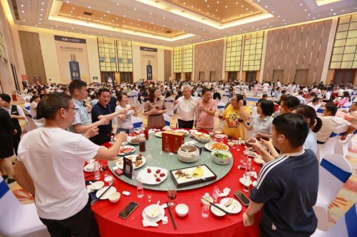 暹见知明，酒礼天下 
