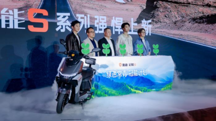 雅迪冠能S白鲨震撼上市：全球首款支付宝“碰一下”量产电动车开始发售，价格4699元