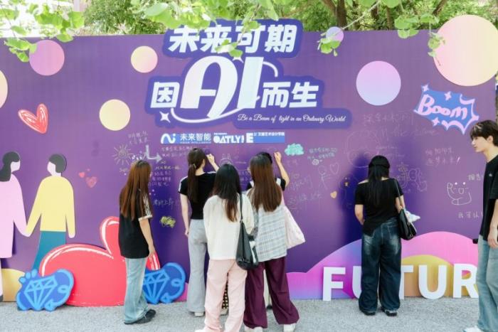 AI耳机进校园：未来智能携iFLYBUDS新品解锁学习生活新体验