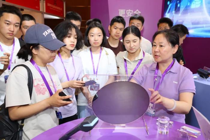 紫光同芯亮相第十九届安全识别技术展览会暨高峰论坛SDS 2025