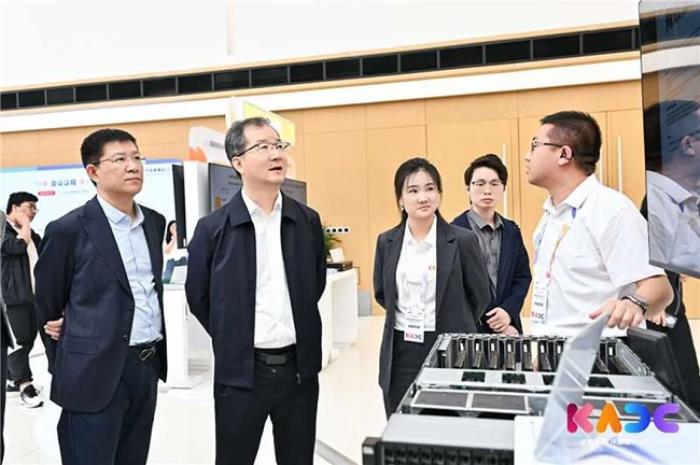 鲲鹏昇腾开发者大会2025：华鲲振宇AI全栈能力构建AI开发新范式