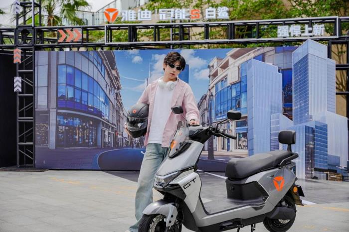 长续航新标尺诞生！雅迪冠能系列凭什么创造2000万台销量神话？