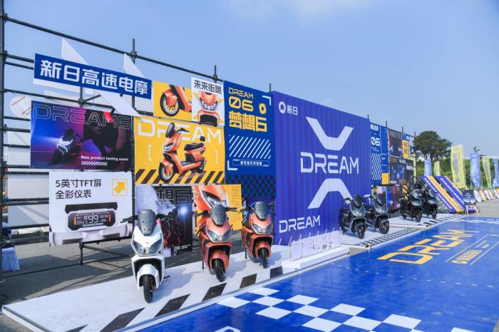 专业赛马VS两轮超跑：新日新品「梦想双子星」刷新极限，一战封神！