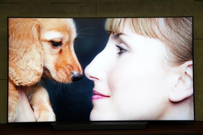 三星98英寸级Neo QLED 4K电视QN90F：用巨幕重新定义家庭影音的幸福感