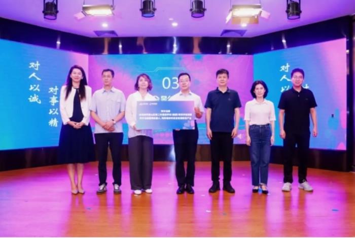 注入科技动能，打开智慧之窗——“阿尔法蛋AI公益”情暖深圳同泽学校