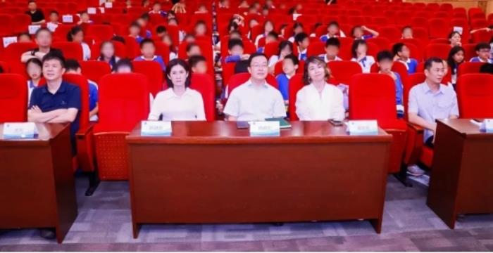 注入科技动能，打开智慧之窗——“阿尔法蛋AI公益”情暖深圳同泽学校