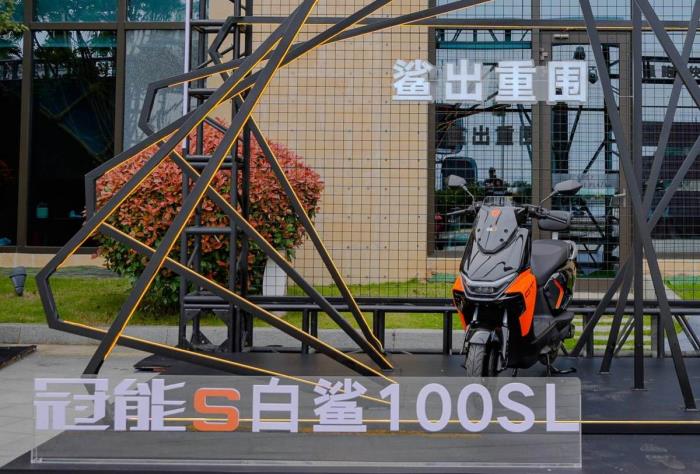 2000万用户验证！雅迪冠能S四大新品上市，长续航抗衰减领先行业