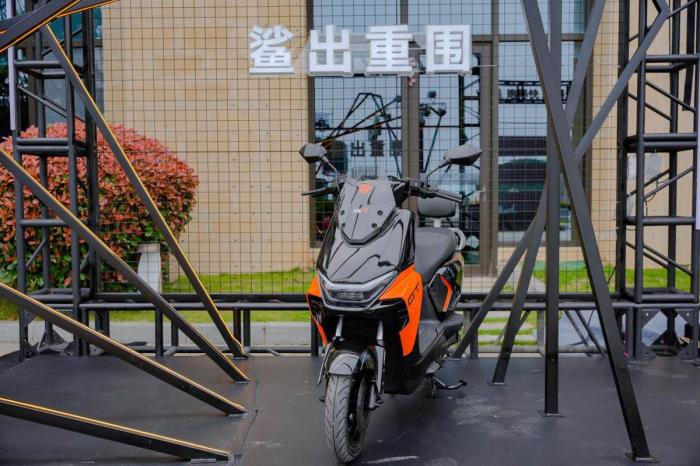 2000万用户的选择！雅迪冠能以“三年真质保+全场景续航”赢得信赖