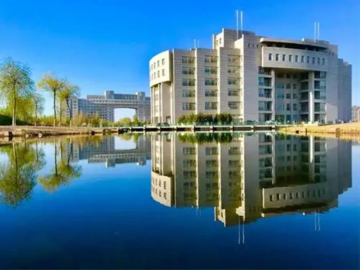 深耕外语教育沃土，八一农垦大学王健坤的育人之路