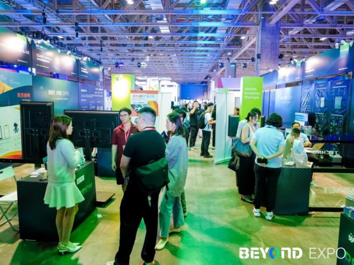 WeShop唯象携AI商拍解决方案亮相BEYOND Expo 2025，引领AI商拍行业发展