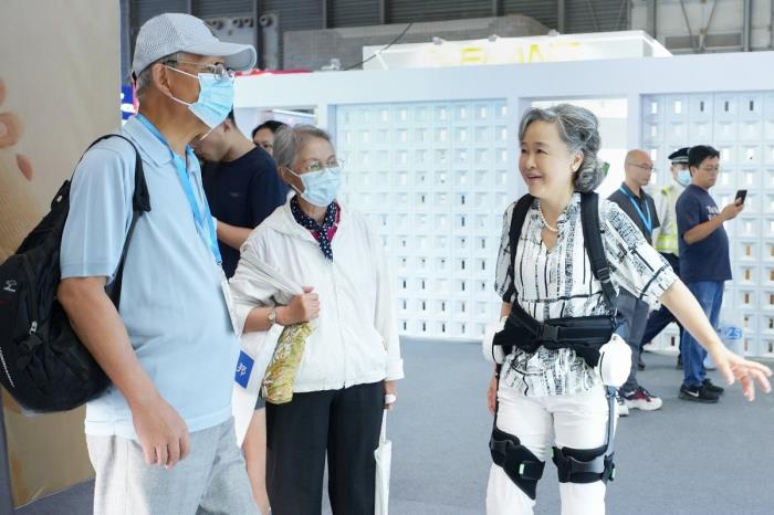老博会现场引围观！收获高关注的海尔外骨骼机器人有何黑科技？