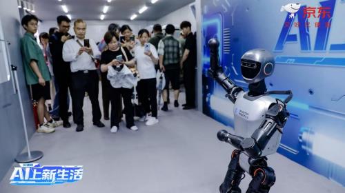赛博朋克现场！京东MALL北京双井店开业首位机器人coser“出道”