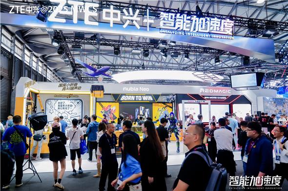硬核科技与次元破壁融合，中兴通讯AI终端亮相2025MWC上海