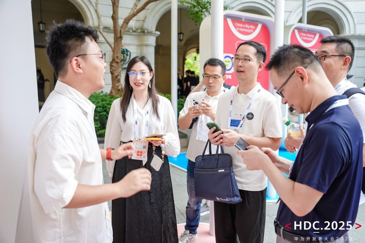 当梦想站上C位：一群“鸿蒙合伙人”点燃HDC，定义属于年轻开发者的时代！