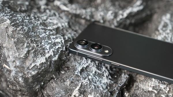 三星Galaxy S25 Edge：当轻薄成为潮流
