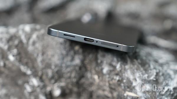 三星Galaxy S25 Edge：当轻薄成为潮流