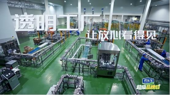 总台陈伟鸿走进君乐宝溯源鲜活密码，破解一杯好奶诞生的“黄金公式”