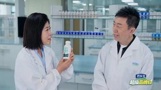 总台陈伟鸿走进君乐宝溯源鲜活密码，破解一杯好奶诞生的“黄金公式”