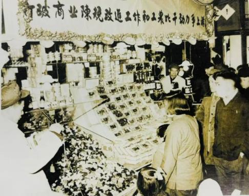 与视觉中国共赴王府井集团70周年记忆首映礼