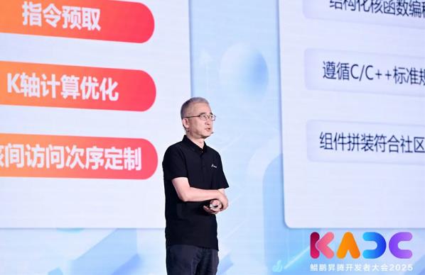 一手生态开放，一手技术突围，昇腾CANN成中国AI创新底座