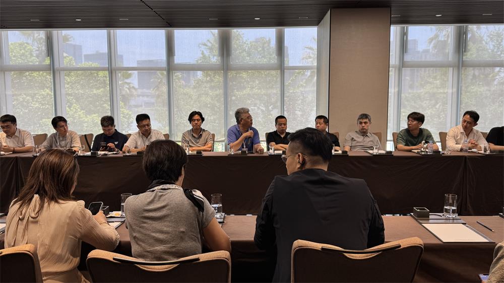 具微科技全球首家具身智能4s店开业，具微科技轮式四足机器人 “MOVENEW  T1” 实体首次亮相
