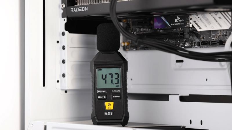 撼讯RX 9060XT暗黑犬16G评测：玩转平衡艺术，性能与静音我全都要
