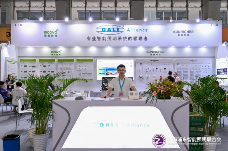 2025 广州建博会盛大启幕，上海浦东智能照明联合会携手共筑智能照明新辉煌