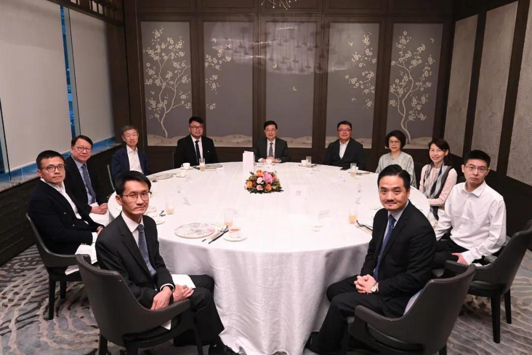强脑科技韩璧丞与李家超特首会面，参加中国香港特首顾问团会议