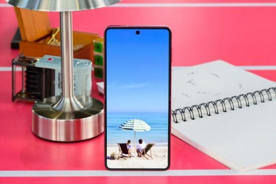 探秘三星Galaxy Z Flip7：精湛工艺打造掌心折叠旗舰