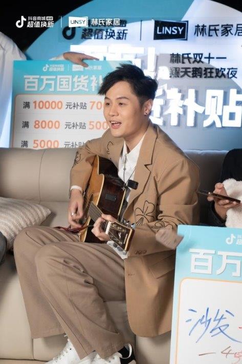林氏木业登顶抖音床类销冠“黑天鹅”床垫创每5分钟售1件纪录