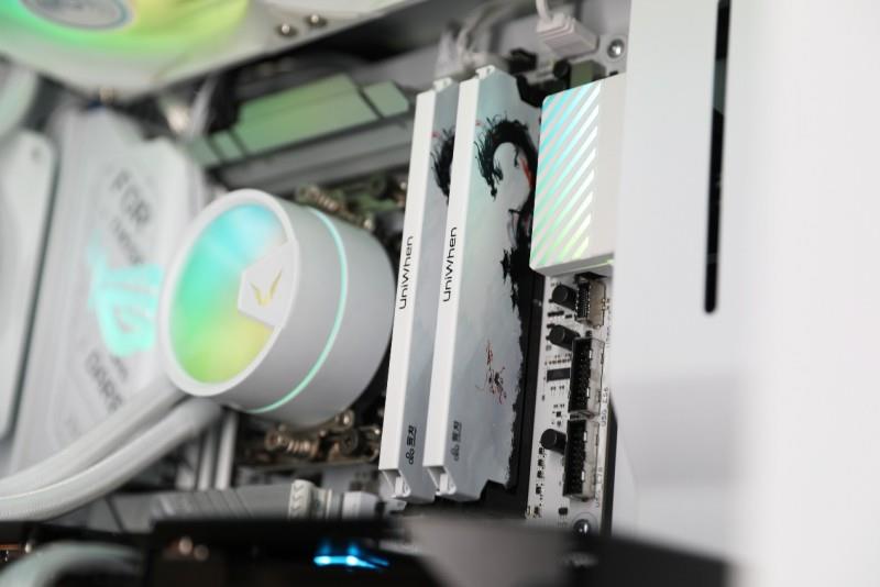国韵性价比再攀高峰，云彣绫龙系列48GB DDR5内存首测