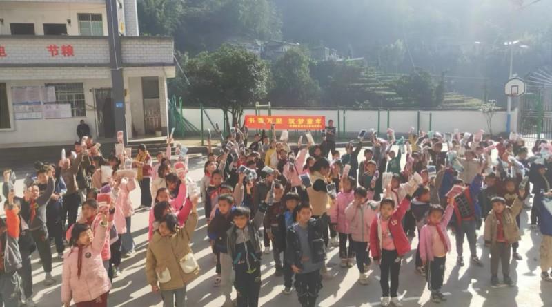 众联同盟会微爱凝聚大善，助力困境儿童走出大山