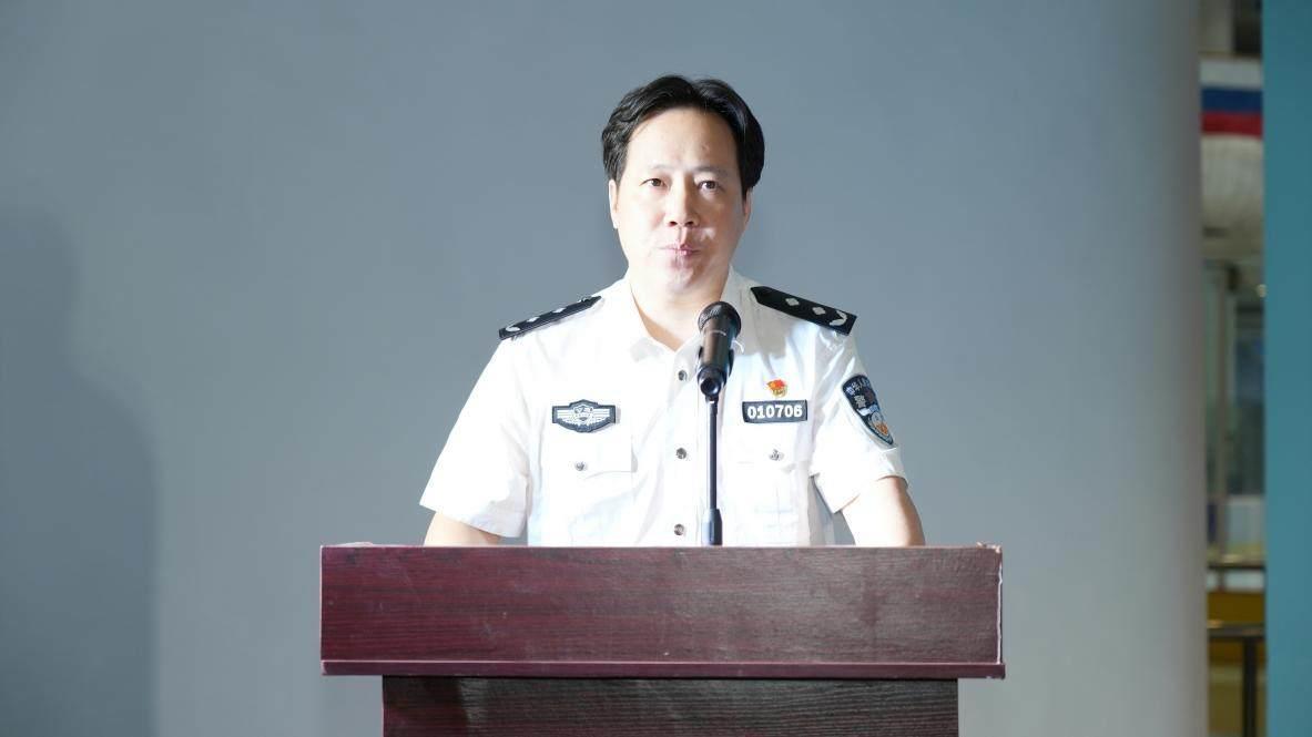 “警熊小智”亮相，趣味拼图普法！雅迪与无锡公安玩转安全骑行新宣教