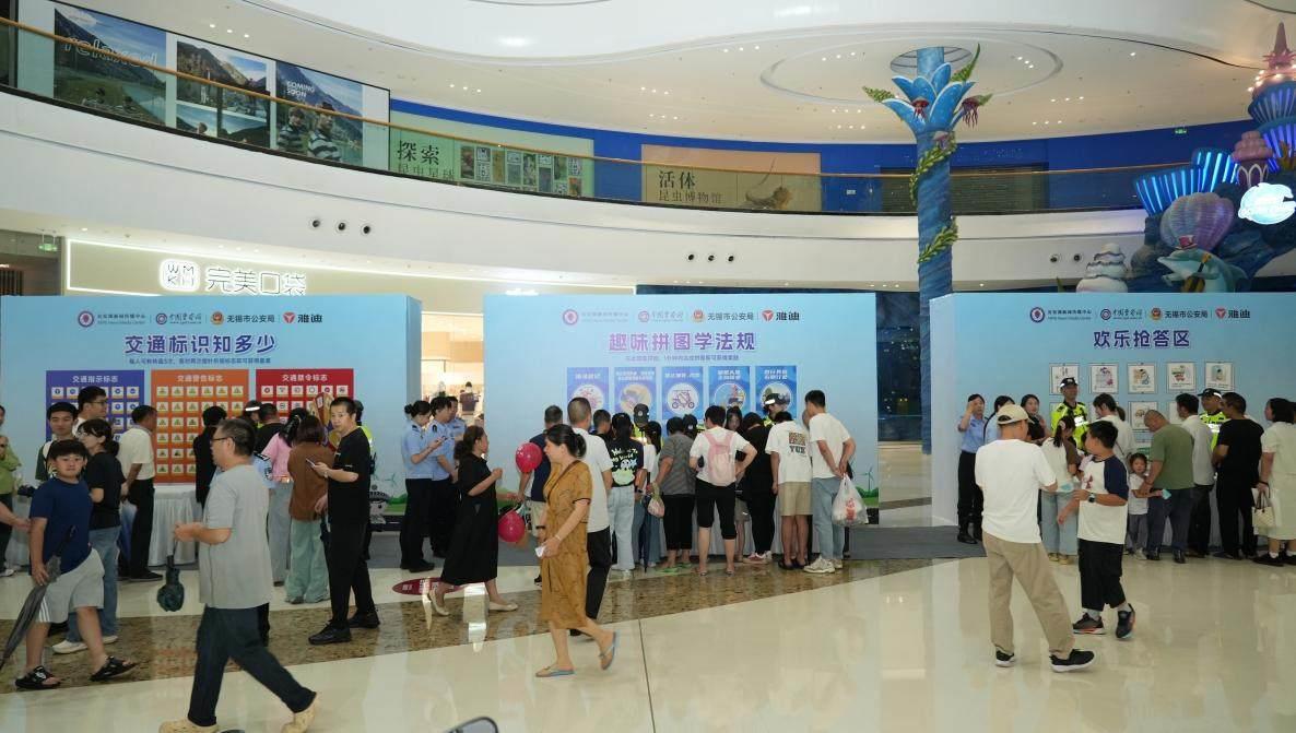 “警熊小智”亮相，趣味拼图普法！雅迪与无锡公安玩转安全骑行新宣教