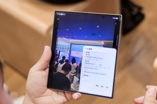 三星Galaxy Z系列上海亮相：折叠屏进入AI主场时代