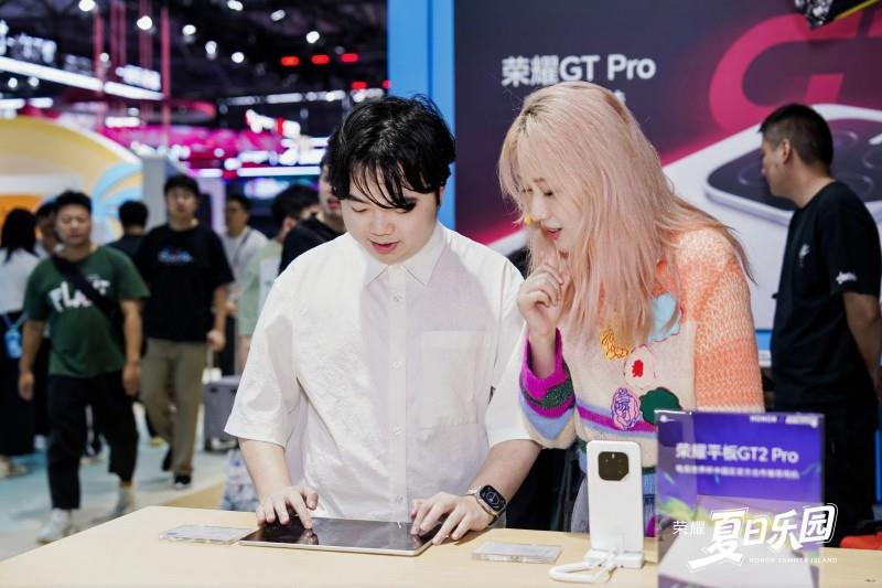荣耀平板GT2 Pro玩转ChinaJoy，带来多款热门游戏，娱乐玩法百变