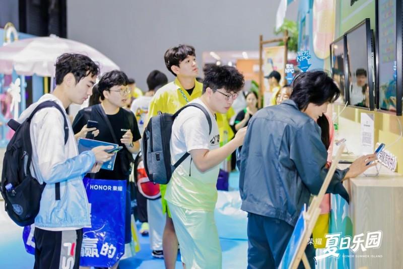 荣耀平板GT2 Pro玩转ChinaJoy，带来多款热门游戏，娱乐玩法百变