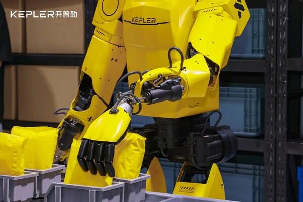 WAIC 2025：开普勒大黄蜂挑战8小时直播圆满收官，引领具身智能商业化新征程