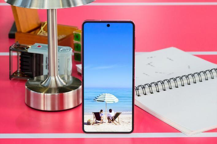 精美时尚 全能体验 三星Galaxy Z Flip7折叠旗舰深度解析