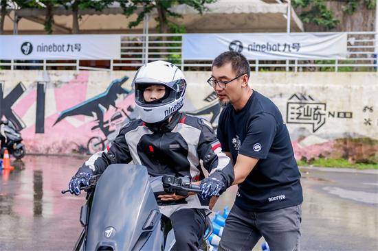 九号安驾学院行业首创安驾培训体系 携手交警部门共筑出行安全防线