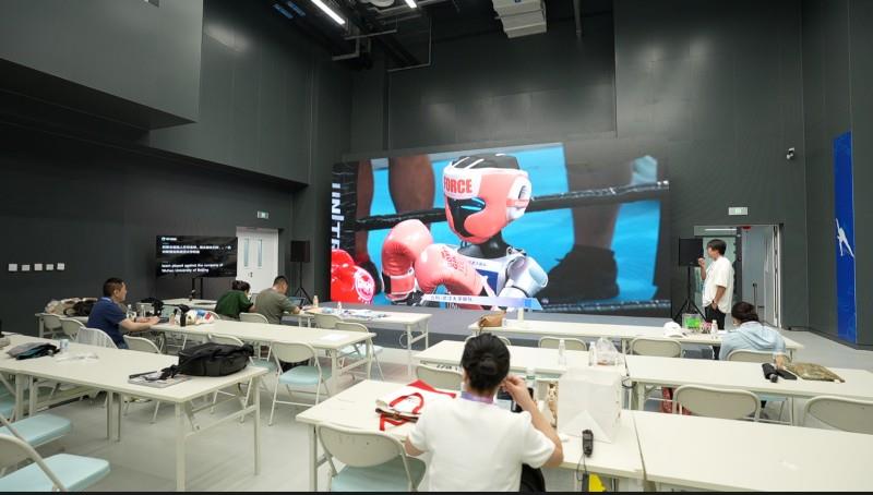 AI 翻译护航人形机器人运动会：打破语言壁垒，共探人机协作未来