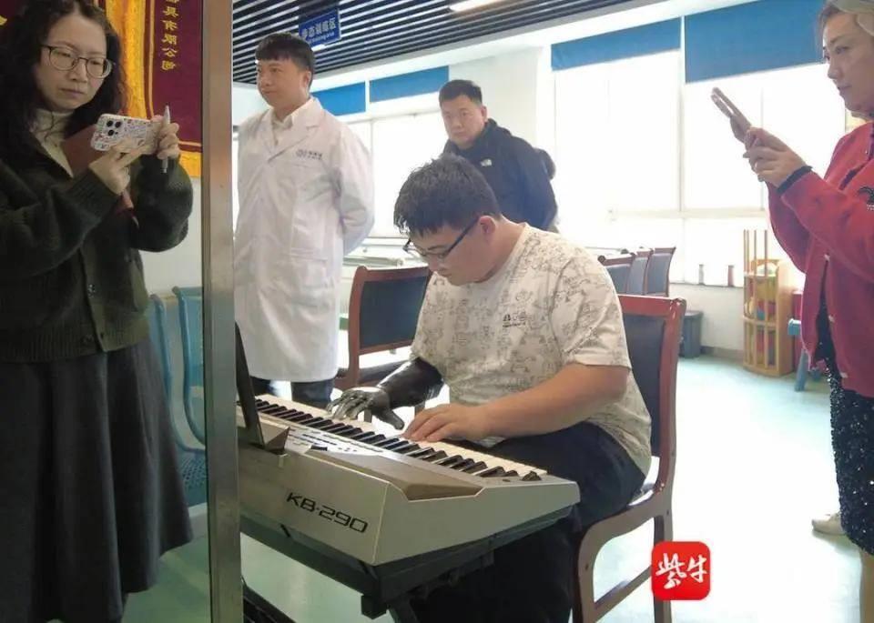 “装上这只手，我又能和世界握手了”丨全国肢残人活动日