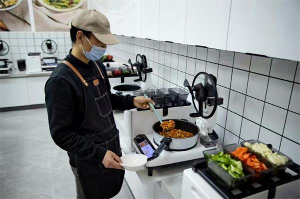 冠军热门选手！科沃斯旗下添可食万出征首届炒菜机器人大赛